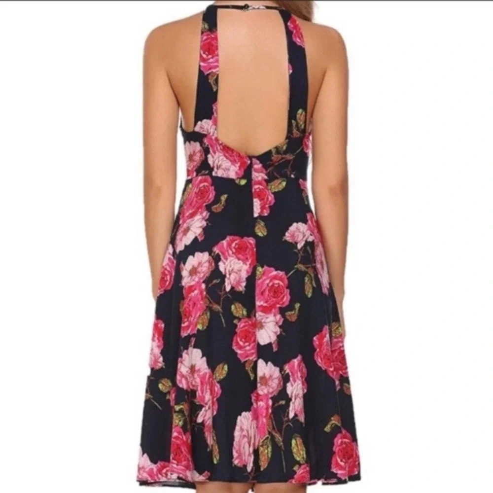 Sleeveless Halter Neck Dress - Picture 2 of 7